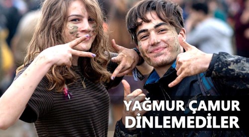 Eskişehir'de gençler yağmur çamur dinlemedi