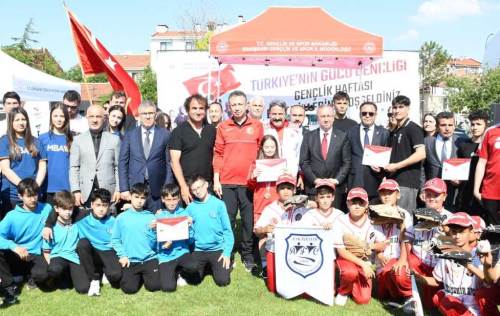 Eskişehir’de Gençlik ve Spor Şöleni renkli görüntülere sahne oldu