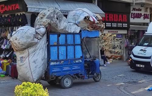 Eskişehir'de geri dönüşüm işçisi tehlike yarattı