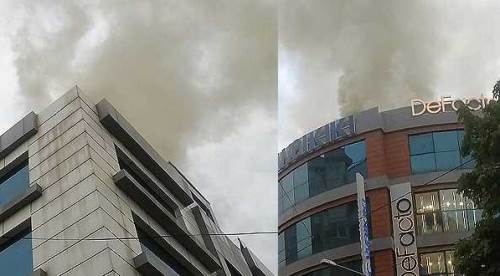 Eskişehir’de giyim mağazasının çatısı alevlere teslim oldu!