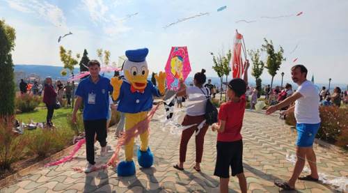 Eskişehir'de gökyüzü rengarenk oldu