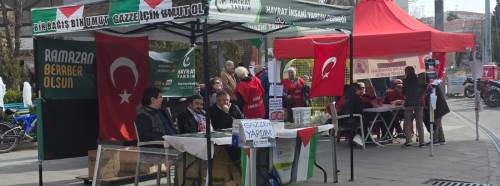 Eskişehir’de gönüllüler Gazze için bağış topluyor