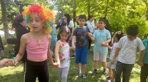 Eskişehir'de gönüllüler miniklerin gönlünü kazandı