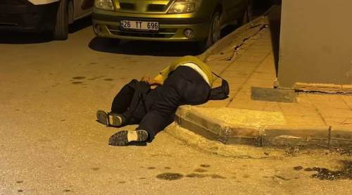 Eskişehir'de görenler ne olduğunu anlayamadı, cebinden ses geliyordu...