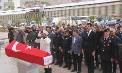 Eskişehir’de görev yapan polis memuru Sivas'ta toprağa verildi
