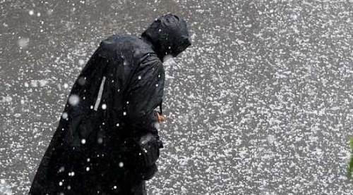 Eskişehir’de gündüz geceye, yağmur doluya döndü