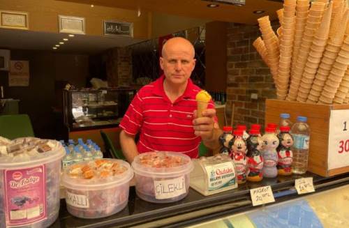 Eskişehir'de gurbetçiler dondurma satışlarını artırdı