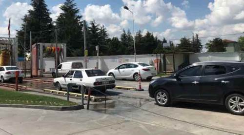 Eskişehir'de hafta sonu arabasını alan orada sıraya girdi!