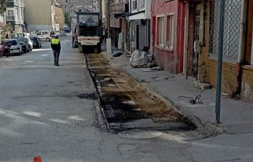 Eskişehir'de hafta sonu asfalt mesaisi: Mahalle sakinlerinin yüzü güldü!