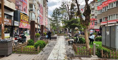 Eskişehir’de Hamamyolu’nda yağışlar caddeyi sakinleştirdi