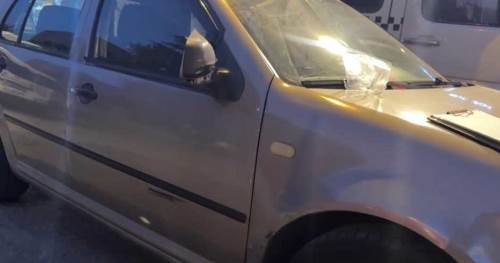 Eskişehir’de hareketli anlar! Polisten kaçarken otomobile zarar verdi