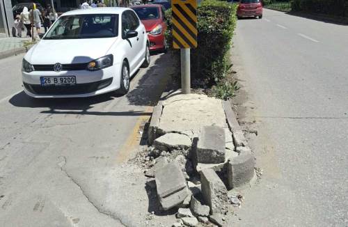 Eskişehir’de hasarlı kaldırım tepki çekti
