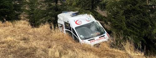 Eskişehir'de hasta taşıyan ambulans kaza yaptı: 1'i ağır 3 yaralı