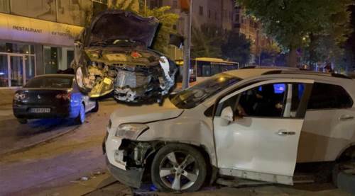 Eskişehir'de hatalı dönüş ikisini de hurdaya çevirdi!