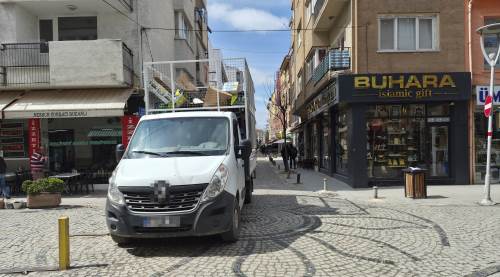 Eskişehir’de hatalı park trafiği felç etti: Sürücüler zor anlar yaşadı!