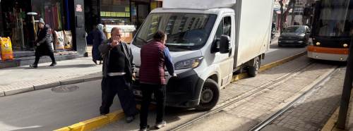 Eskişehir’de hatalı park tramvay hattını da riske soktu!