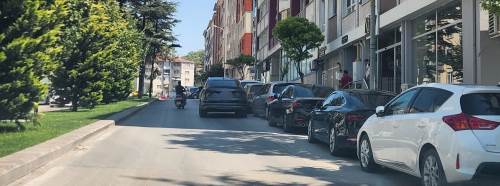 Eskişehir'de hatalı parklar sürücüleri zor durumda bırakıyor