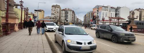Eskişehir’de hatalı parklar trafiği kilitliyor!