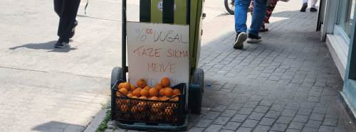 Eskişehir'de havalar ısınınca meyve suyu tezgahları hareketlendi