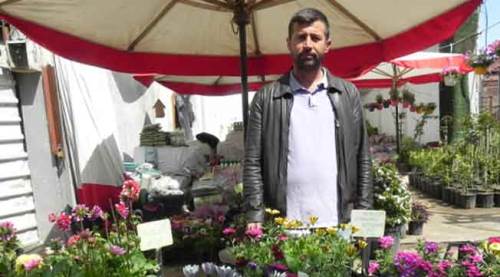 Eskişehir'de havalar ısınınca tezgahlar onlarla süslendi