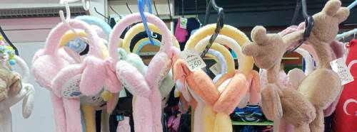 Eskişehir'de havalar soğuyunca pelüş kulaklıklar ilgi odağı oldu