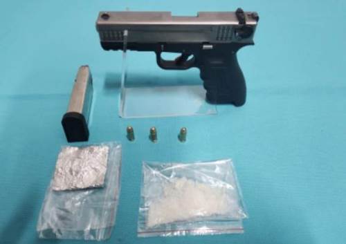 Eskişehir'de hem uyuşturucu hem de silahla yakalandılar!