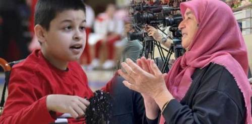 Eskişehir'de herkesi duygulandıran anlar: Torunu sahneye çıkınca...