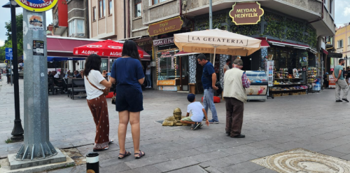 Eskişehir'de heykeller turistleri cezbediyor!