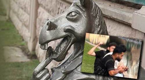 Eskişehir'de ibretlik görüntü: Eşek heykelinin önünde bunu yaptılar