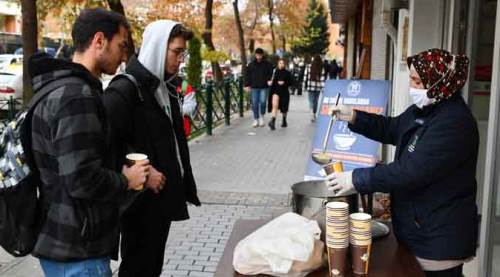 Eskişehir'de içleri ısıtan ikram