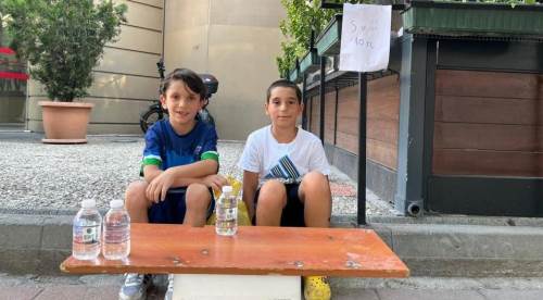 Eskişehir'de iki arkadaş su satarak bakın hangi hayali gerçekleştirecekler...