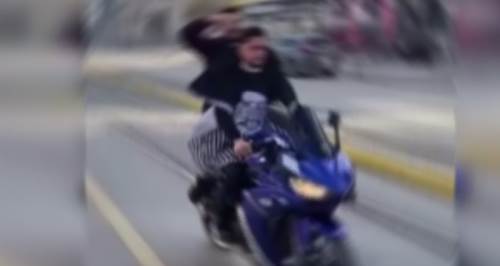 Eskişehir'de ilginç aşk: Motosiklet üstünde bunu da yaptılar