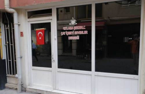 Eskişehir’de ilginç dernek: Kıtlama şekerle çay içenler aynı çatıda