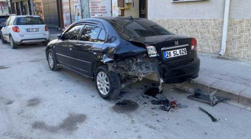 Eskişehir'de ilginç kaza: Sabah aracını bu halde gördü!