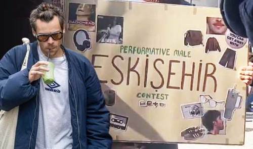 Eskişehir'de ilginç yarışma: Gençler en iyi performativ erkeği seçti!
