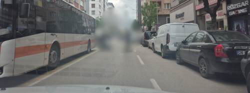 Eskişehir'de ilginç yolculuk: Merdiveni böyle taşıdı!