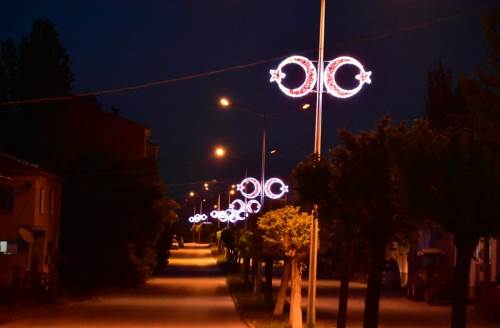 Eskişehir'de İnönü ay yıldızla süslendi