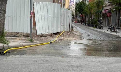 Eskişehir’de inşaat hortumu patladı: Sokak göle döndü