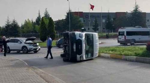 Eskişehir'de işçi servisi kaza yaptı! Yaralılar var... 