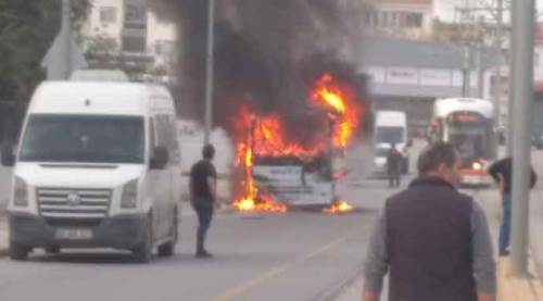 Eskişehir'de işçileri taşıyan servis alev alev yandı!