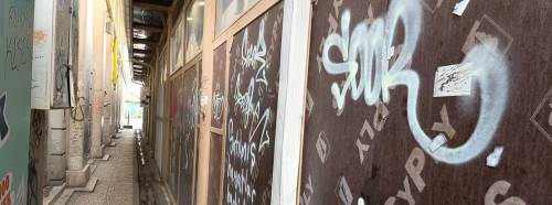 Eskişehir’de işlek sokak vandalların hedefi oldu