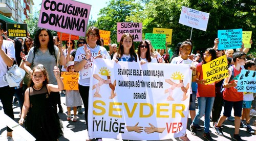 Eskişehir'de istismara karşı yürüyüş