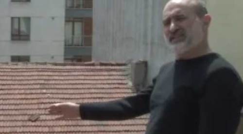 Eskişehir'de itfaiye neyi bekliyor: Aç susuz çatıda!