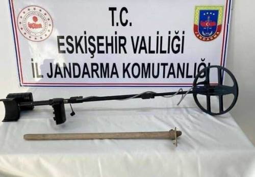 Eskişehir’de izinsiz kazıya jandarma baskını