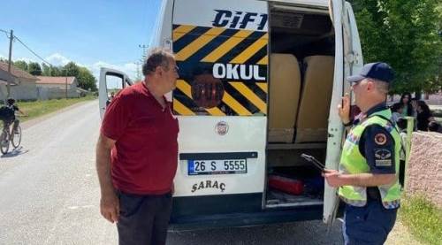 Eskişehir'de jandarma 51 okul servisini kontrol etti