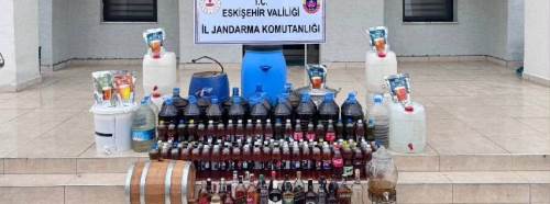 Eskişehir’de jandarmadan baskın! Adresinden yüzlerce litre çıktı