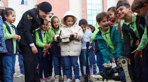 Eskişehir'de jandarmadan ortaokul öğrencilerine etkinlik