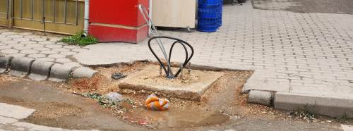 Eskişehir’de kablolar vatandaşın canını tehlikeye atıyor!