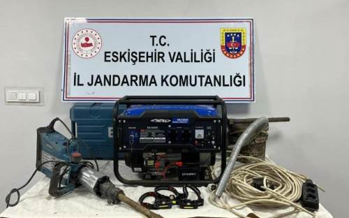 Eskişehir’de kaçak kazı operasyonu: 4 şüpheli suçüstü yakalandı