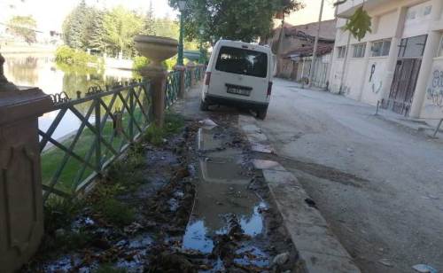 Eskişehir’de kaçak parklar yine sorun çıkardı: Şebeke patladı, bulvar göle döndü
